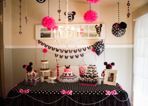 Minnie Mouse Party Table!